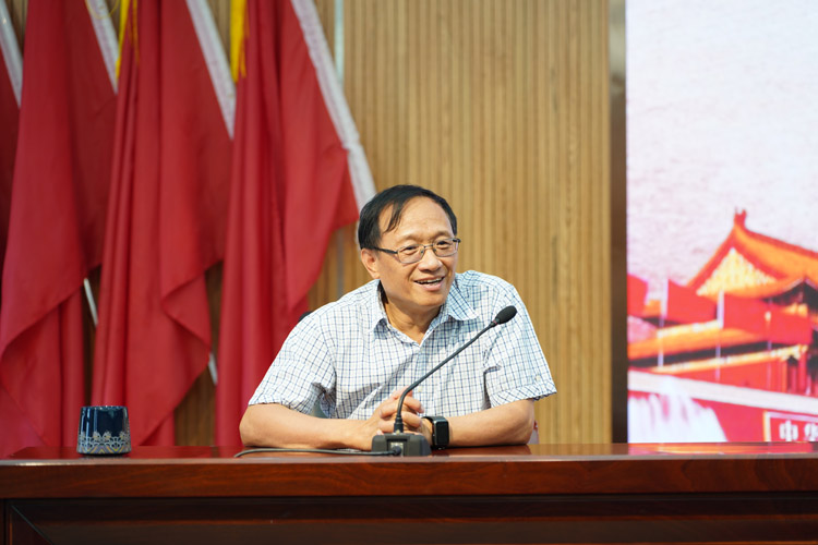 10公司黨委書記、董事長楊寶璋同志對新一屆團(tuán)委和團(tuán)員青年提出要求和期望.jpg